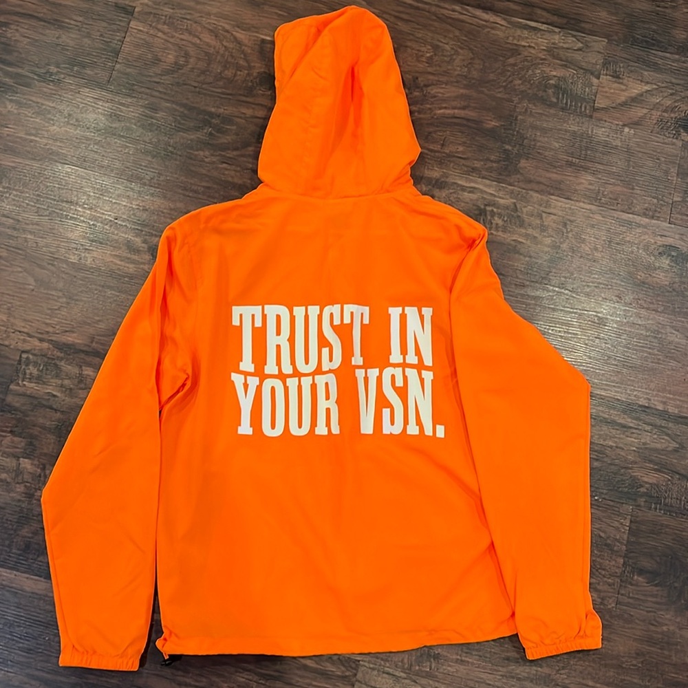 Stand out in this stylish wind breaker!